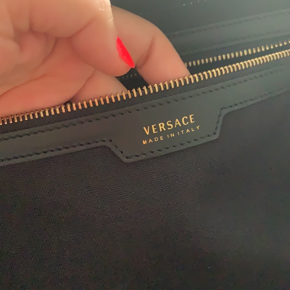 Versace Medusa black tote - calf leather handles. - Picture 11 of 11